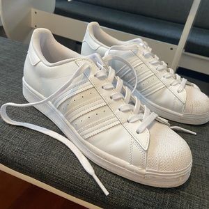 Adidas Superstar Womens Sneakers in white. Size 10